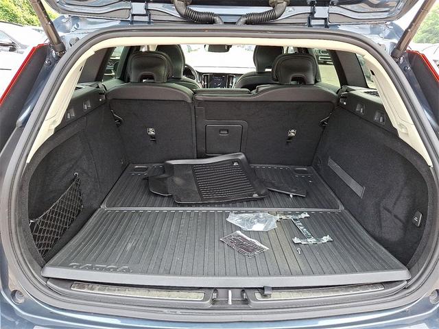 Photo of 2020 Blue Volvo V60 Cross Country