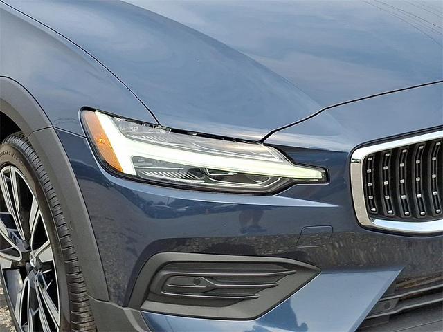 Photo of 2020 Blue Volvo V60 Cross Country