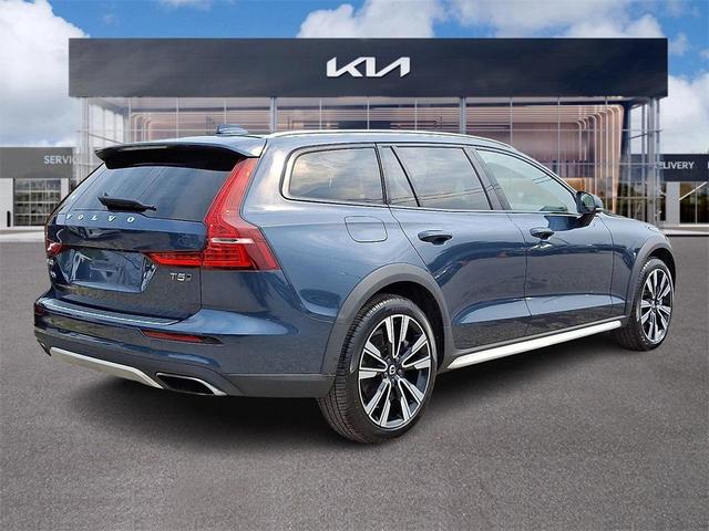 Photo of 2020 Blue Volvo V60 Cross Country