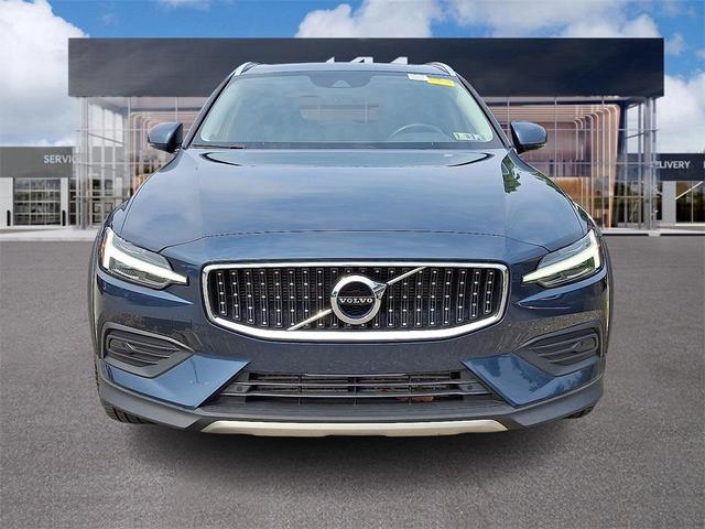 Photo of 2020 Blue Volvo V60 Cross Country