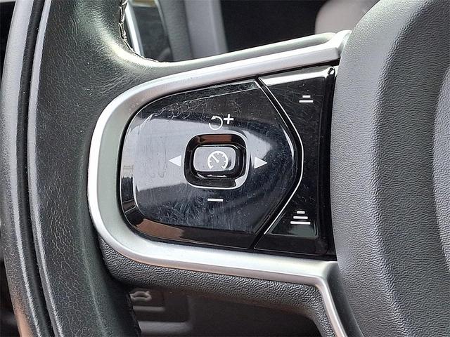Photo of 2020 Blue Volvo V60 Cross Country
