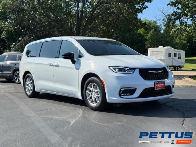 Photo of 2025 Bright White Clearcoat Chrysler Pacifica