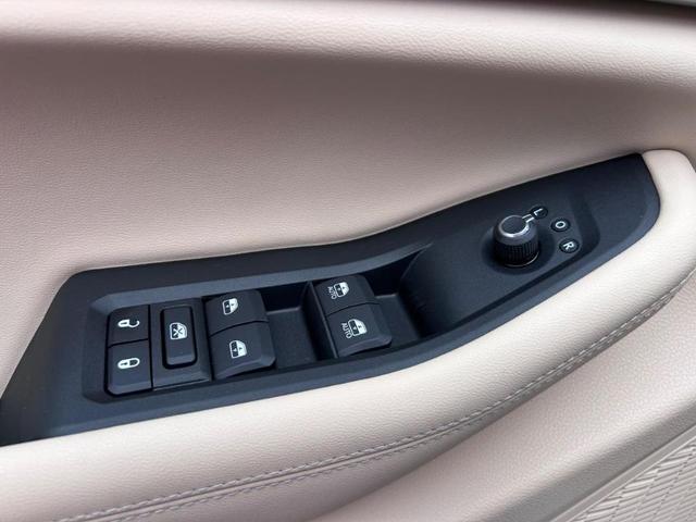 Photo of 2025 Bright White Clearcoat Jeep Grand Cherokee L