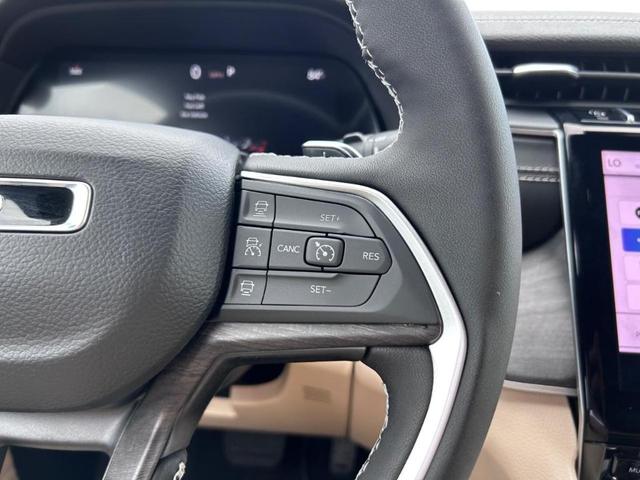Photo of 2025 Bright White Clearcoat Jeep Grand Cherokee L