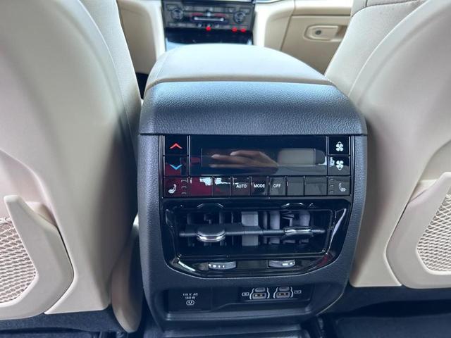 Photo of 2025 Bright White Clearcoat Jeep Grand Cherokee L