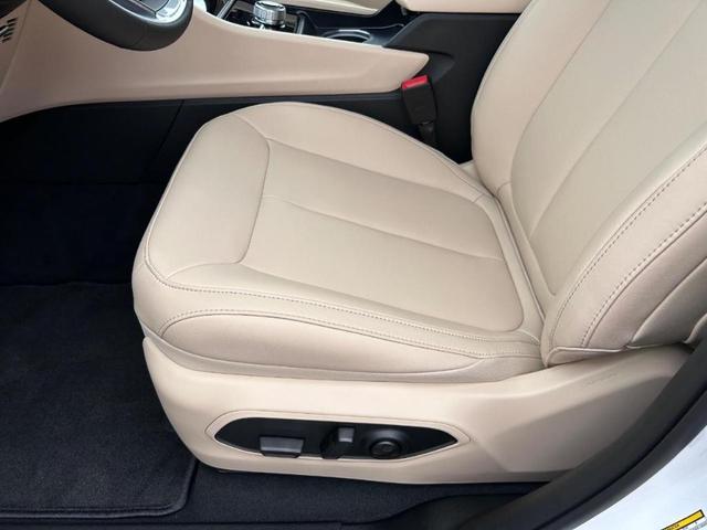 Photo of 2025 Bright White Clearcoat Jeep Grand Cherokee L