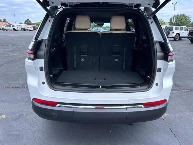 Photo of 2025 Bright White Clearcoat Jeep Grand Cherokee L