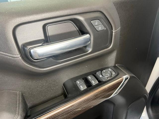 Photo of 2019 White Chevrolet Silverado 1500