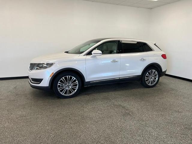 Photo of 2016 White Platinum Clearcoat Metallic Lincoln MKX