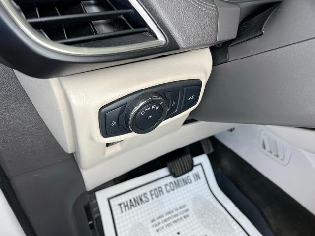 Photo of 2016 White Platinum Clearcoat Metallic Lincoln MKX