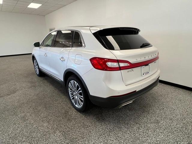 Photo of 2016 White Platinum Clearcoat Metallic Lincoln MKX
