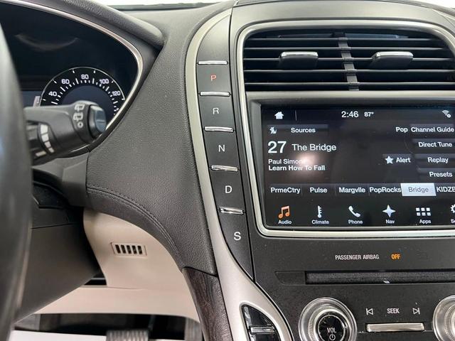 Photo of 2016 White Platinum Clearcoat Metallic Lincoln MKX