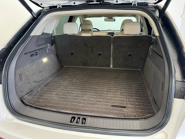 Photo of 2016 White Platinum Clearcoat Metallic Lincoln MKX