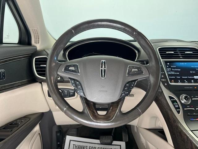 Photo of 2016 White Platinum Clearcoat Metallic Lincoln MKX