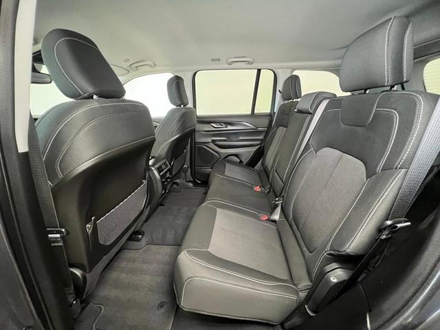 Photo of 2023 Metallic Jeep Grand Cherokee