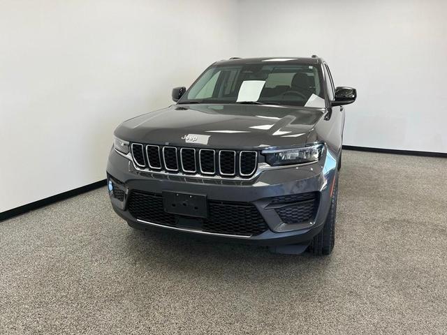 Photo of 2023 Metallic Jeep Grand Cherokee