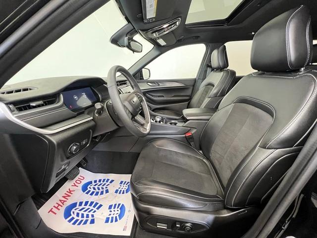 Photo of 2024 Diamond Black Jeep Grand Cherokee