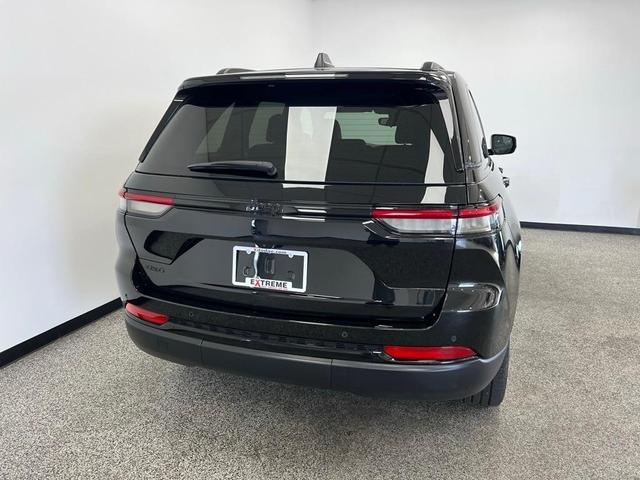 Photo of 2024 Diamond Black Jeep Grand Cherokee