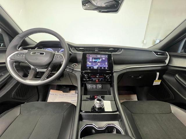 Photo of 2025 Silver Zynith Jeep Grand Cherokee L