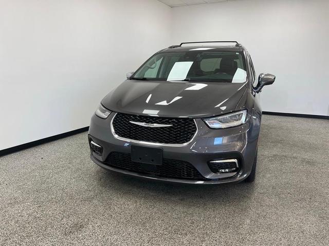 Photo of 2021 Granite Crystal Clearcoat Metallic Chrysler Pacifica