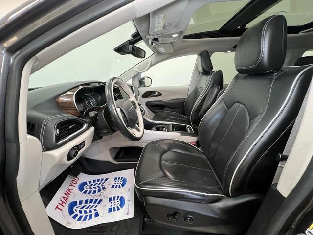 Photo of 2021 Granite Crystal Clearcoat Metallic Chrysler Pacifica