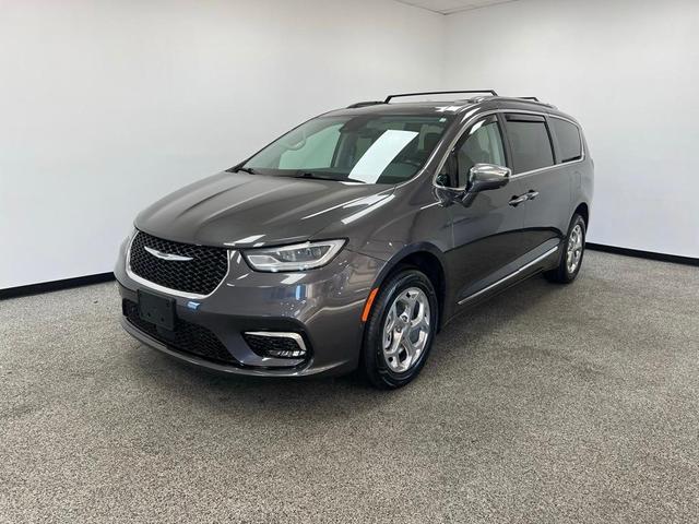 Photo of 2021 Granite Crystal Clearcoat Metallic Chrysler Pacifica