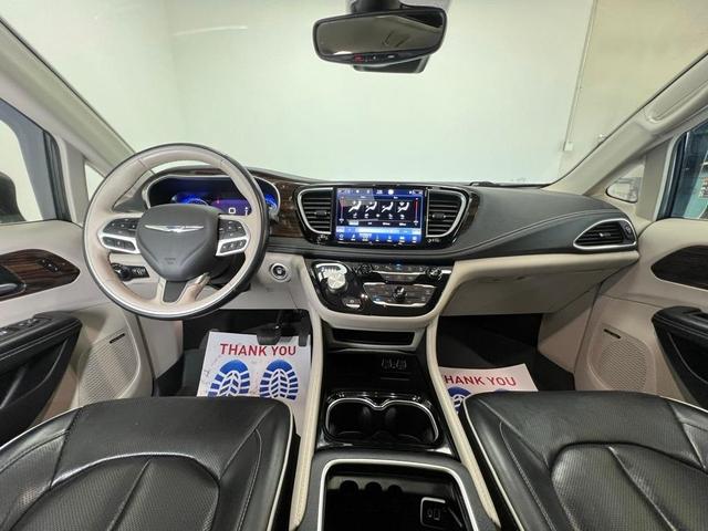 Photo of 2021 Granite Crystal Clearcoat Metallic Chrysler Pacifica