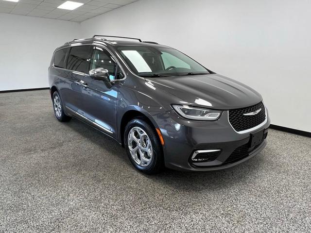 Photo of 2021 Granite Crystal Clearcoat Metallic Chrysler Pacifica