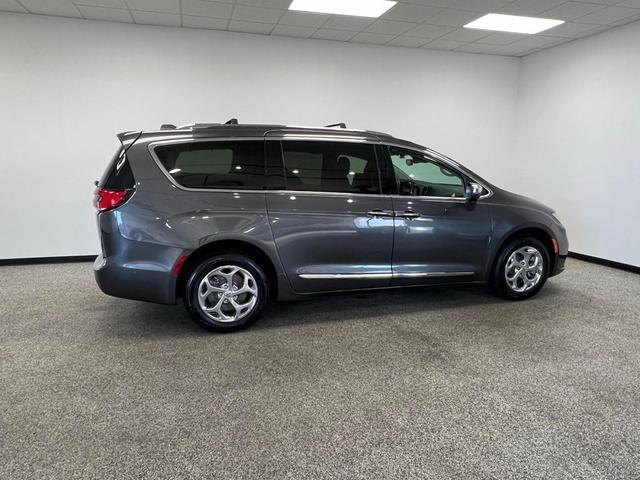 Photo of 2021 Granite Crystal Clearcoat Metallic Chrysler Pacifica