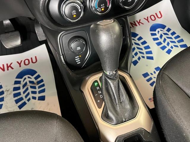 Photo of 2017 Alpine White Jeep Renegade