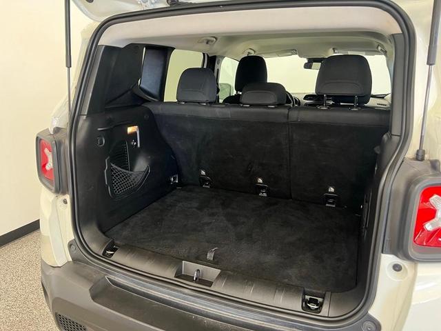 Photo of 2017 Alpine White Jeep Renegade