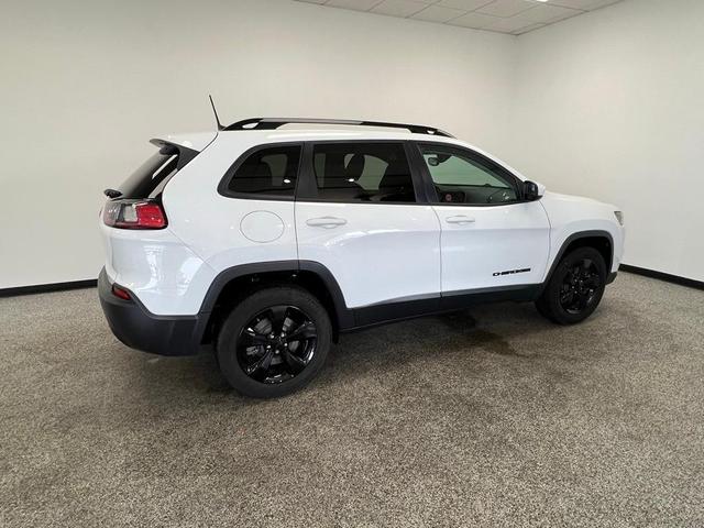 Photo of 2020 Bright White Clearcoat Jeep Cherokee
