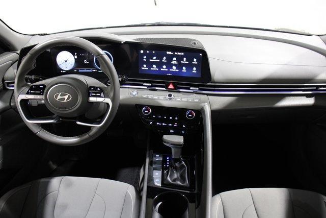 Photo of 2024 Fluid Metallic Hyundai ELANTRA