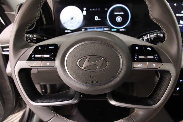 Photo of 2024 Fluid Metallic Hyundai ELANTRA