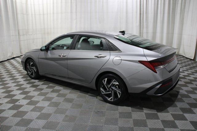 Photo of 2024 Fluid Metallic Hyundai ELANTRA