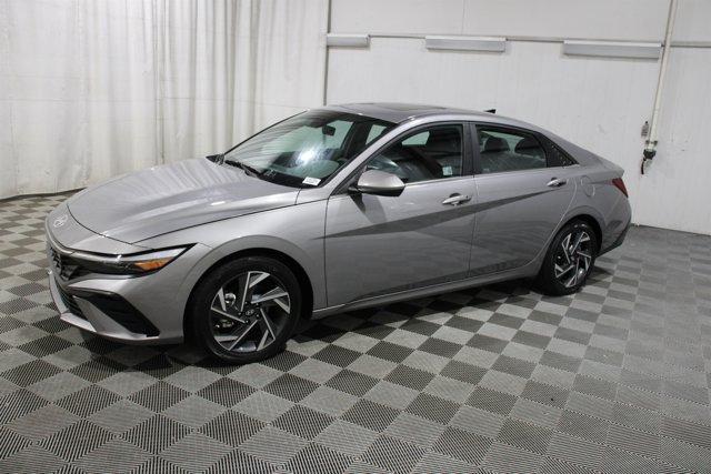 Photo of 2024 Fluid Metallic Hyundai ELANTRA
