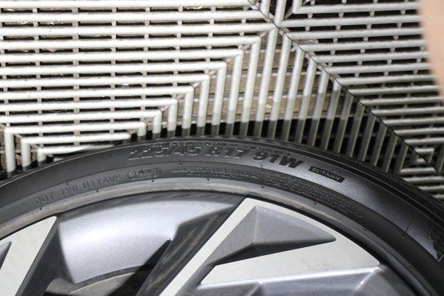 Photo of 2024 Fluid Metallic Hyundai ELANTRA
