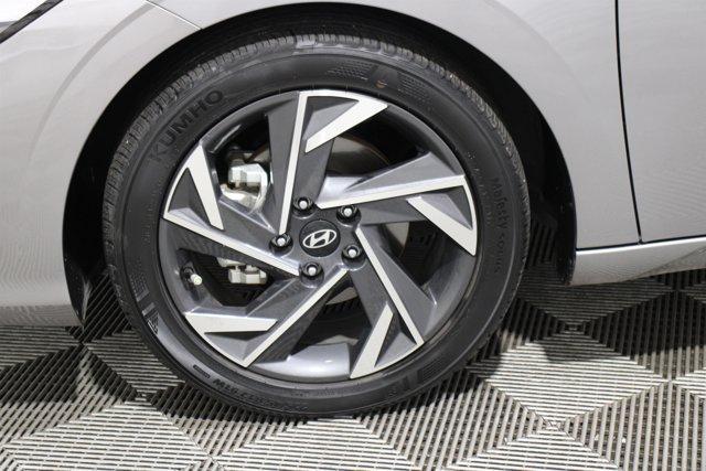 Photo of 2024 Fluid Metallic Hyundai ELANTRA