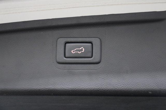 Photo of 2019 Crystal White Pearl Subaru Outback