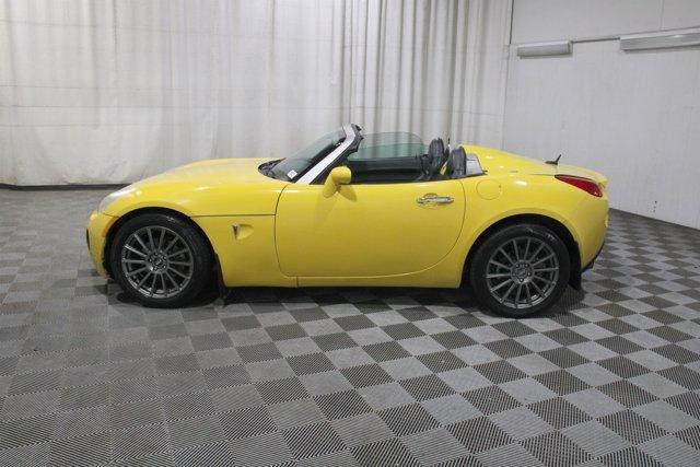 Photo of 2008 Mean Yellow Pontiac Solstice