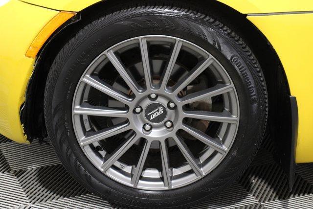 Photo of 2008 Mean Yellow Pontiac Solstice