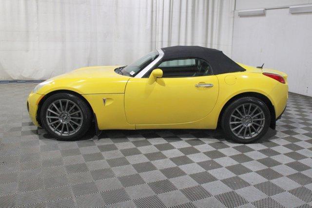 Photo of 2008 Mean Yellow Pontiac Solstice