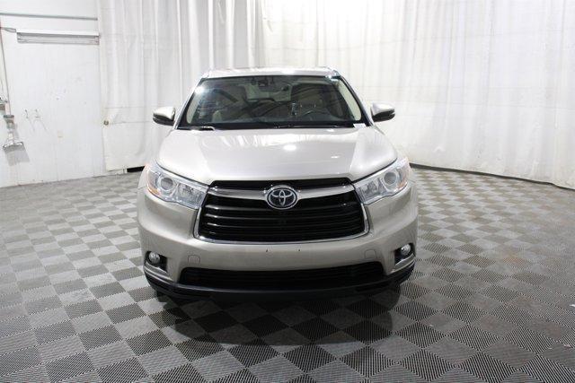 Photo of 2016 Blizzard Pearl Toyota Highlander