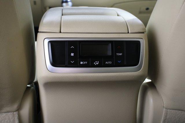 Photo of 2016 Blizzard Pearl Toyota Highlander