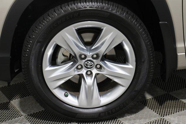 Photo of 2016 Blizzard Pearl Toyota Highlander