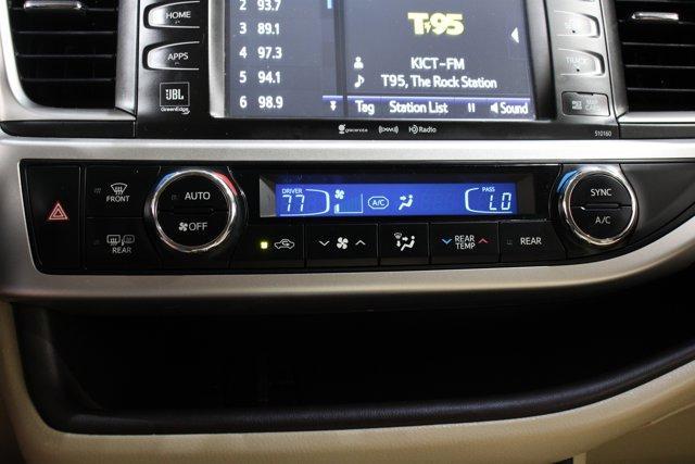Photo of 2016 Blizzard Pearl Toyota Highlander