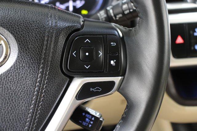 Photo of 2016 Blizzard Pearl Toyota Highlander