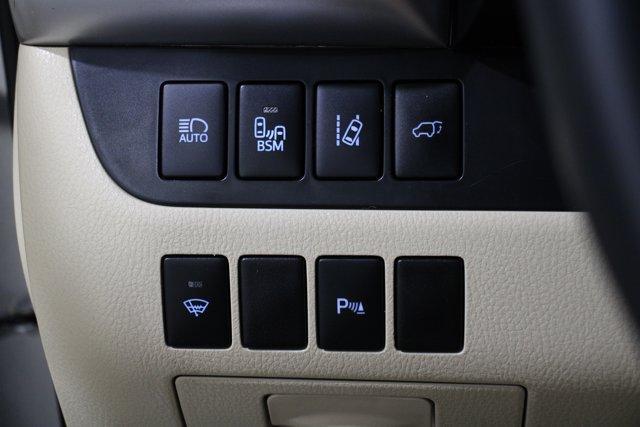 Photo of 2016 Blizzard Pearl Toyota Highlander
