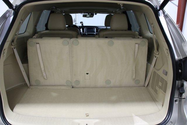 Photo of 2016 Blizzard Pearl Toyota Highlander