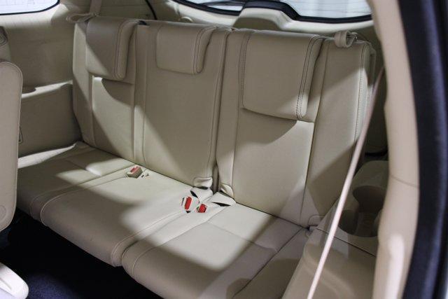 Photo of 2016 Blizzard Pearl Toyota Highlander